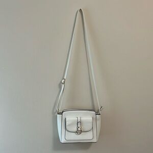 Crossbody purse white gold tone accents & feet long adjustable strap textured